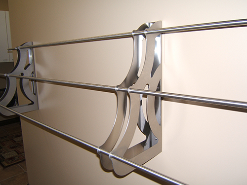 Assemblage d’une rampe en inox, détail de finition Den-Mar